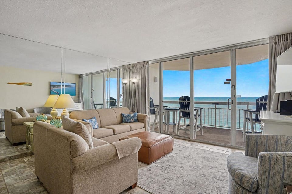 1011 Waters Edge Resort condo Apartment in Garden City