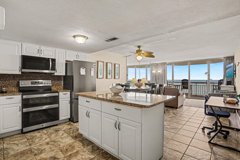 1011 Waters Edge Resort condo Apartment in Garden City