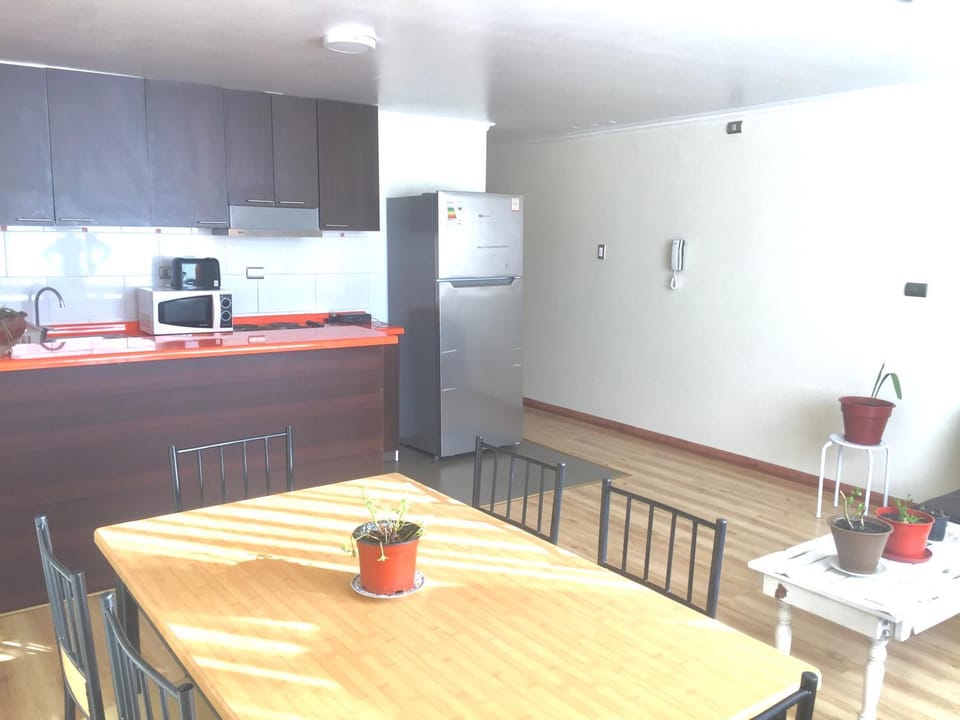 Departamento completo 70 mts2 (2 habs + 2 futones) - Centro Tomé - 6 personas max - Edificio Don Francisco Apartment in Bio Bio, Chile