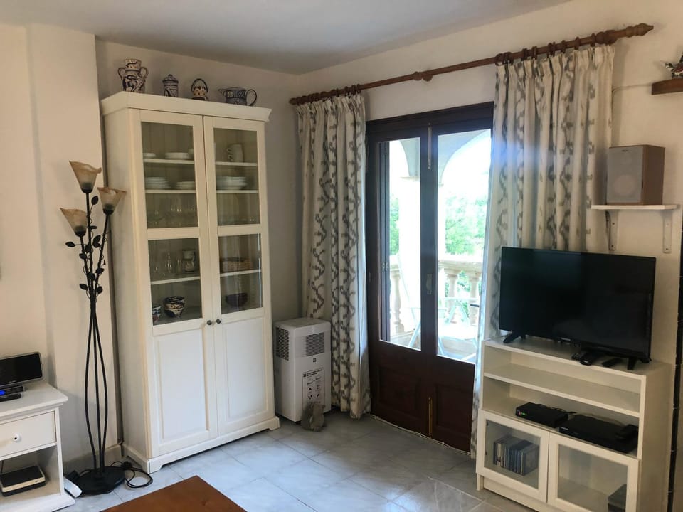 Communal lounge/ TV room, TV and multimedia, Evening entertainment