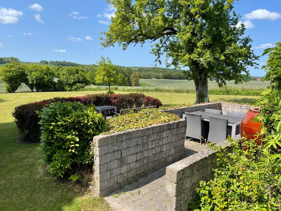 Patio, Garden, View (from property/room), Seating area, Dining area, Garden view