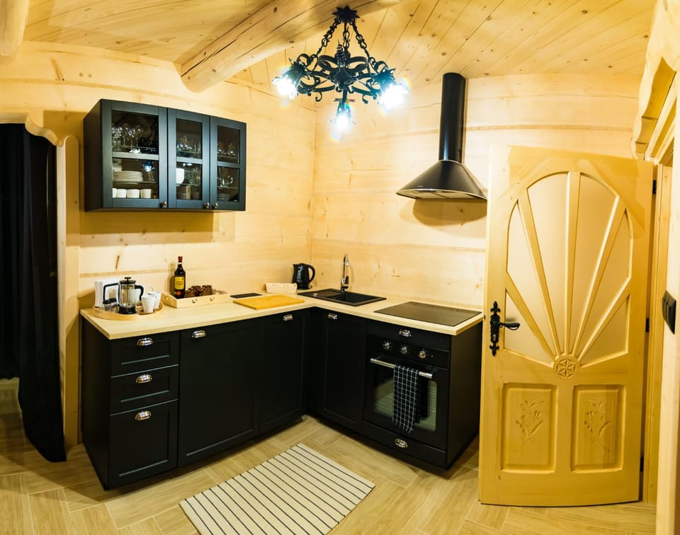 Coffee/tea facilities, Kitchen or kitchenette, stove