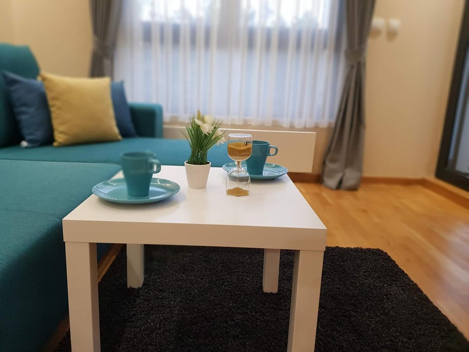 Living room, Seating area, Guests