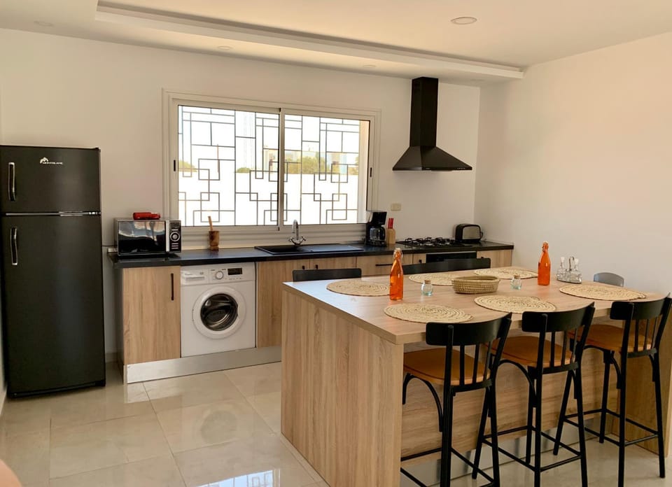 Kitchen or kitchenette, Dining area, Pool view