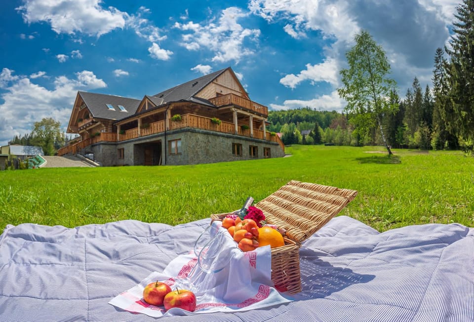 Property building, Spring, Natural landscape, Garden, Garden, Food, Garden view