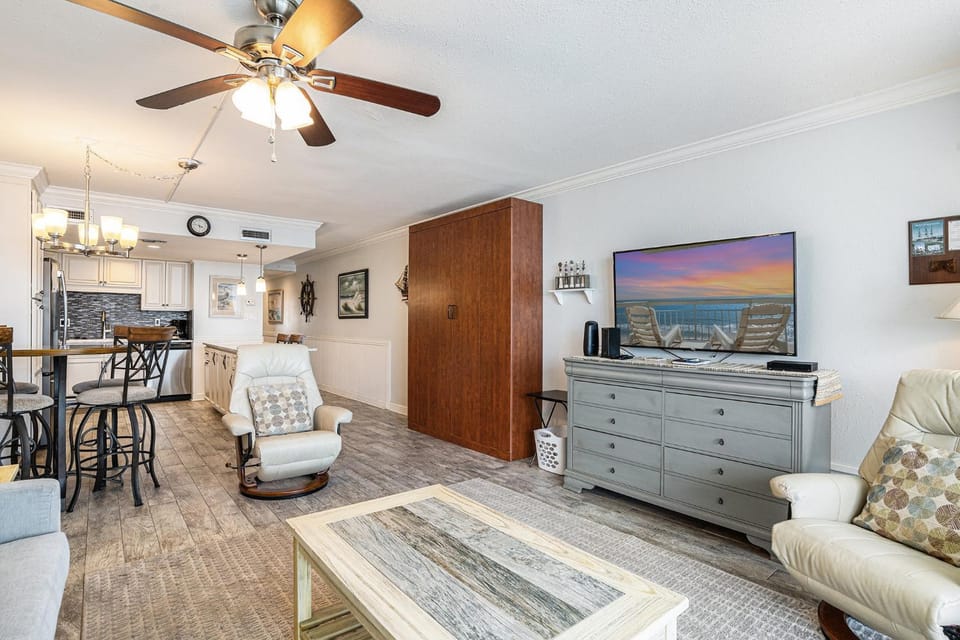 1009 Waters Edge Resort condo Apartment in Garden City