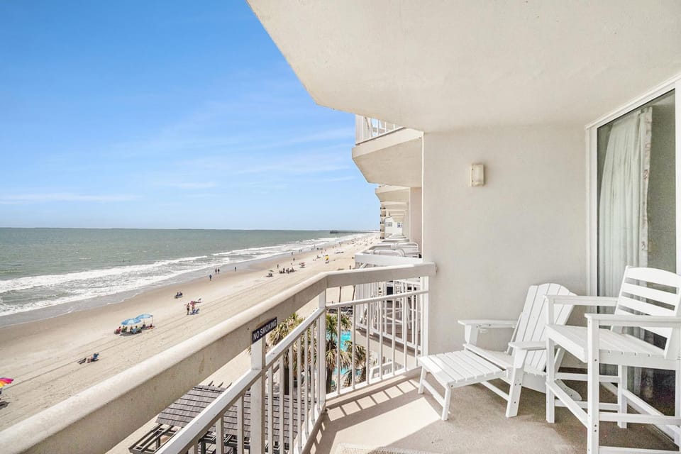 0404 Waters Edge Resort condo Apartment in Garden City