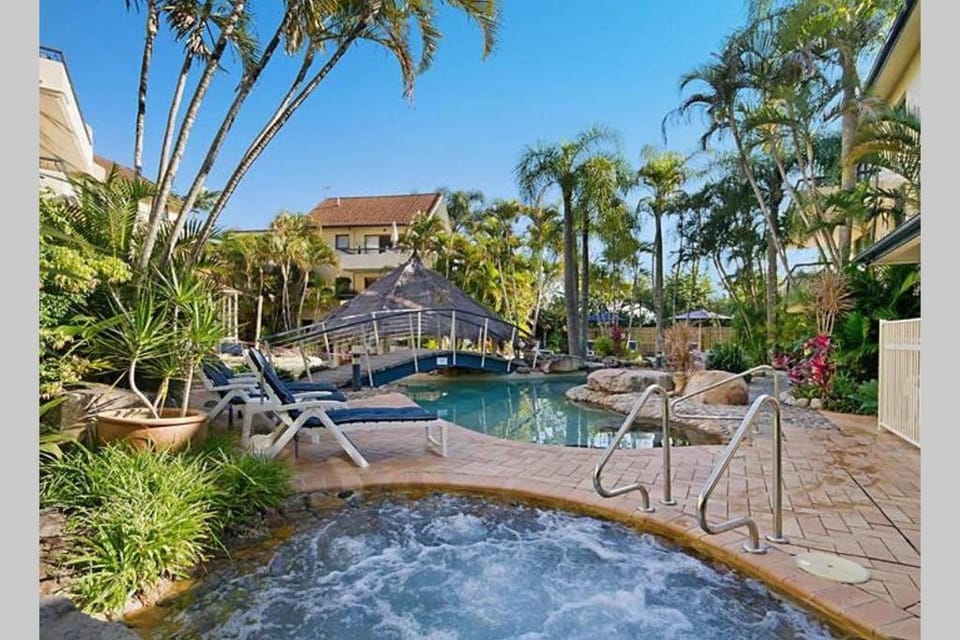 Hot Tub, Swimming pool