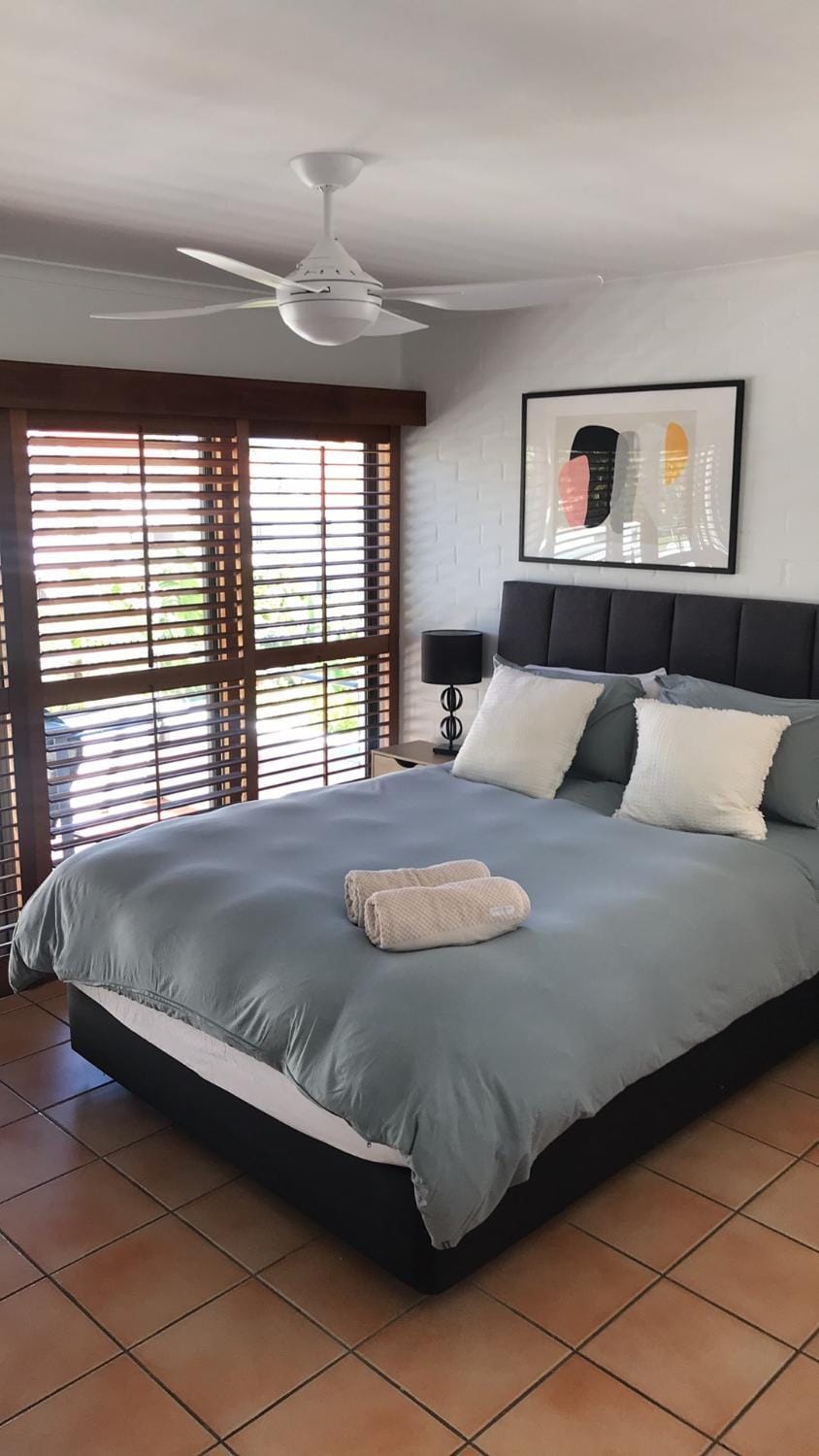 Haven on Noosa Hill - sunset views, pools, spa Apartment in Noosa Heads