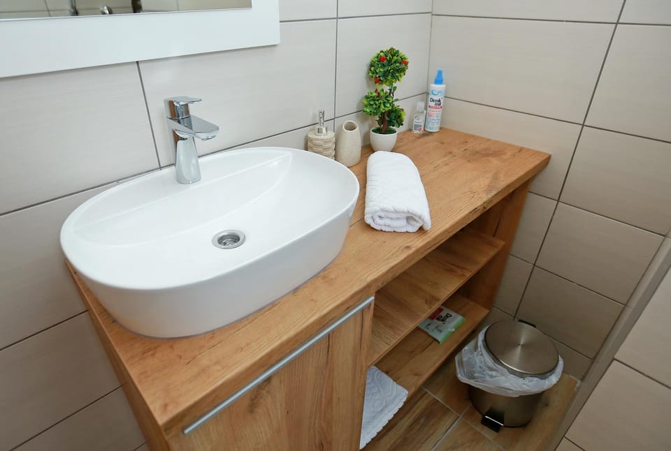 Bathroom, towels