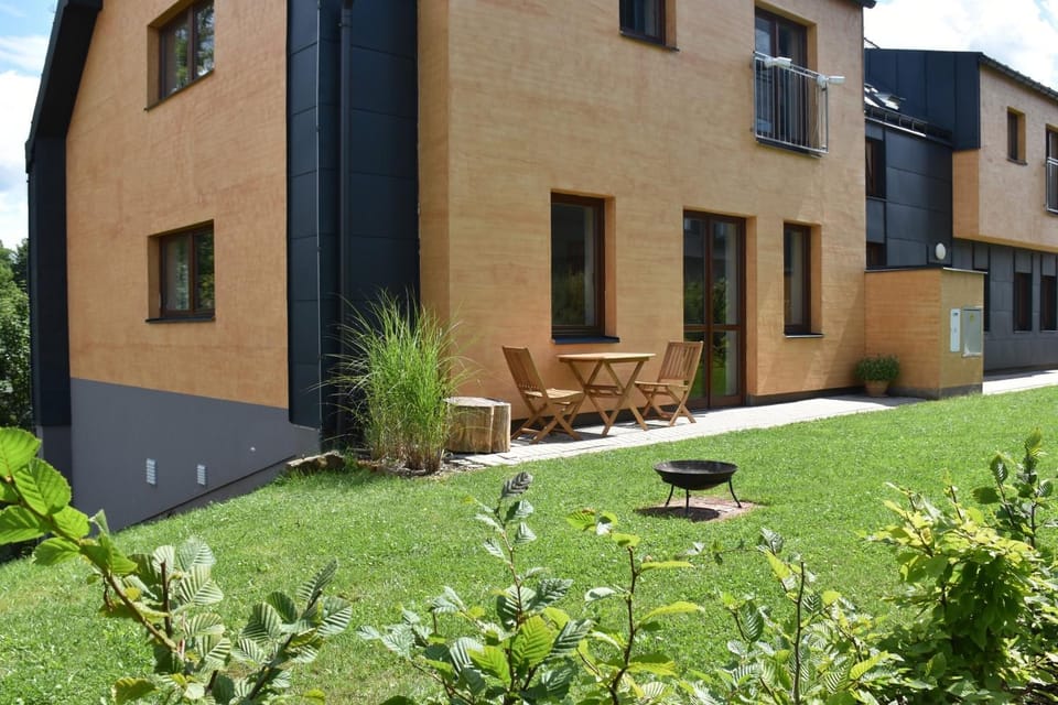 Property building, Facade/entrance, Garden, Balcony/Terrace, Seating area, flat iron