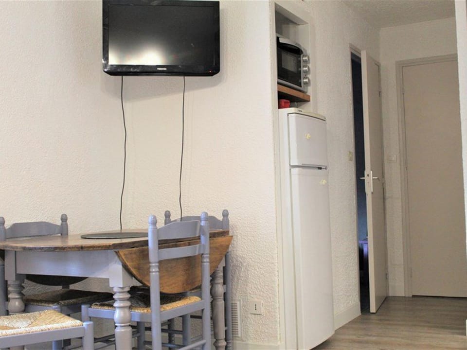 Appartement 3 pièces climatisé, terrasse, 6 couchages, parking privé, animaux admis - FR-1-326-673 Apartment in Marseillan