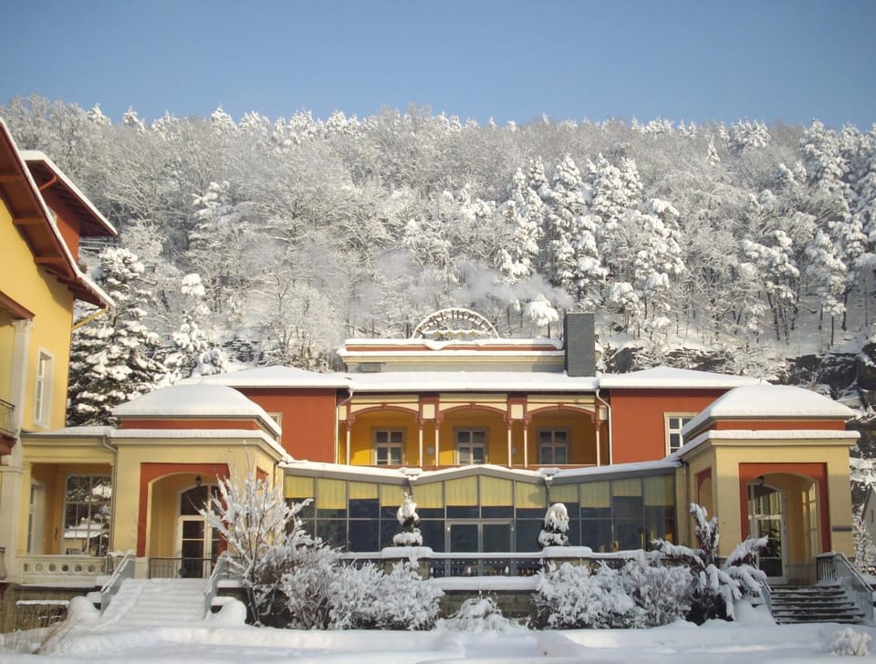 Facade/entrance, Winter