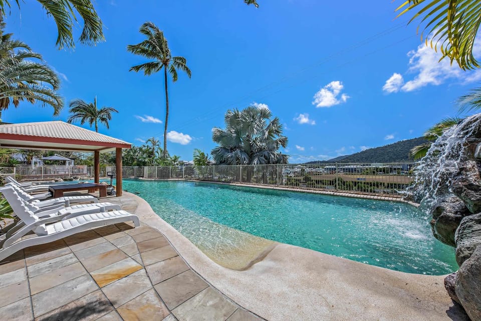 Mountain view, Swimming pool, sunbed