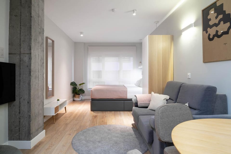 Bed, Seating area, Bedroom