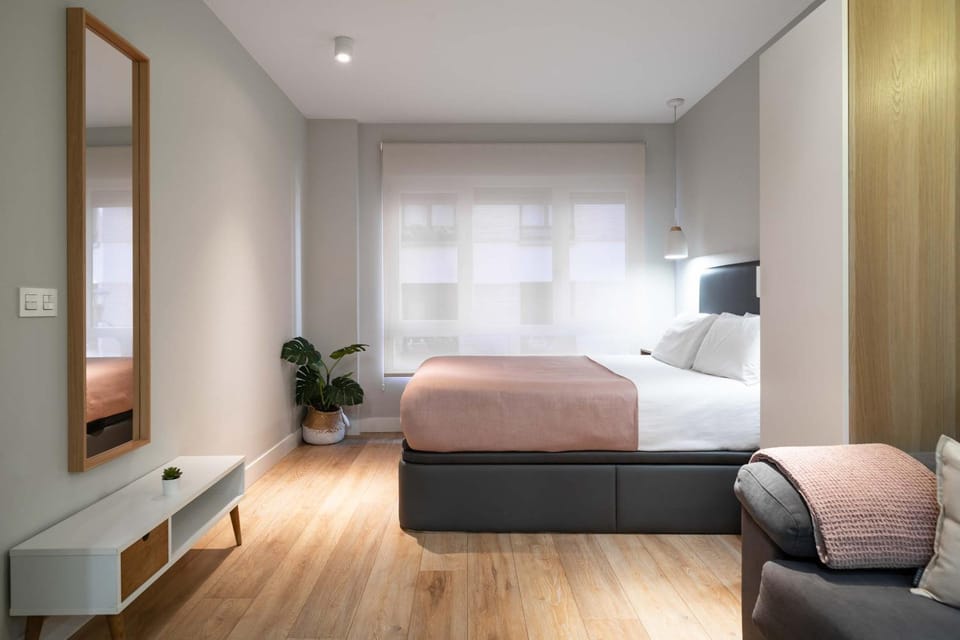 Bed, Seating area, Bedroom