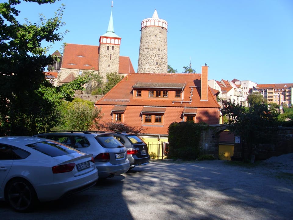 Property building, Facade/entrance, City view, Landmark view, Parking