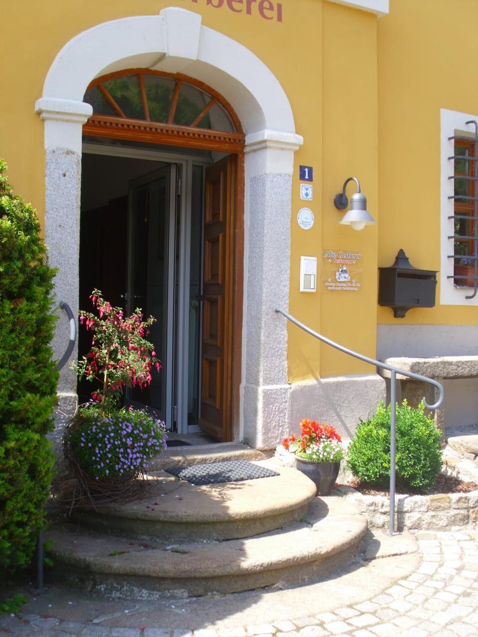 Facade/entrance