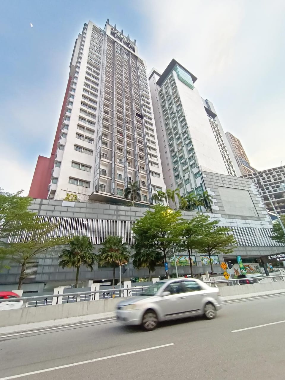 Property building, Day, City view, Location