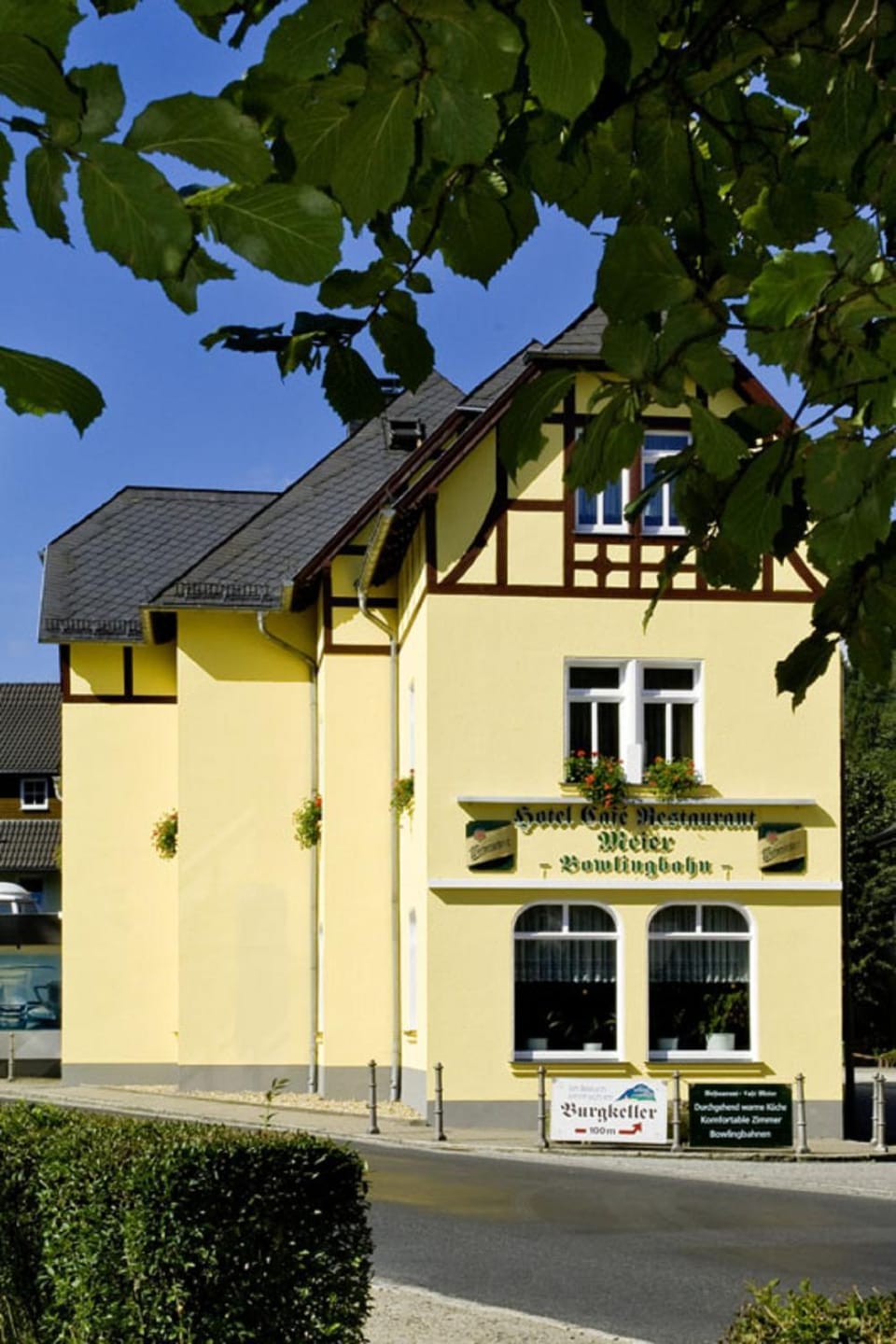 Facade/entrance