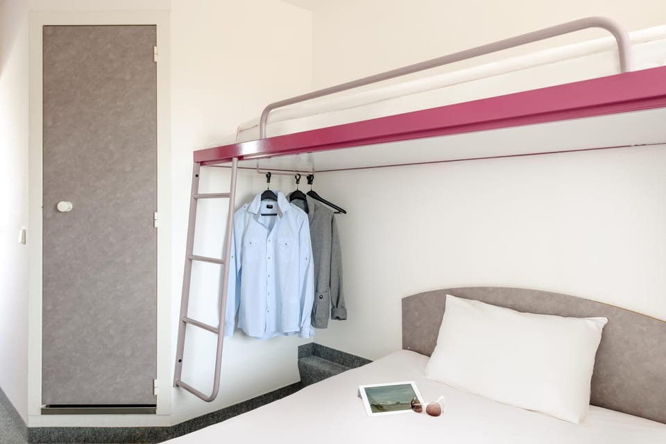 Day, Bedroom, On site, bunk bed