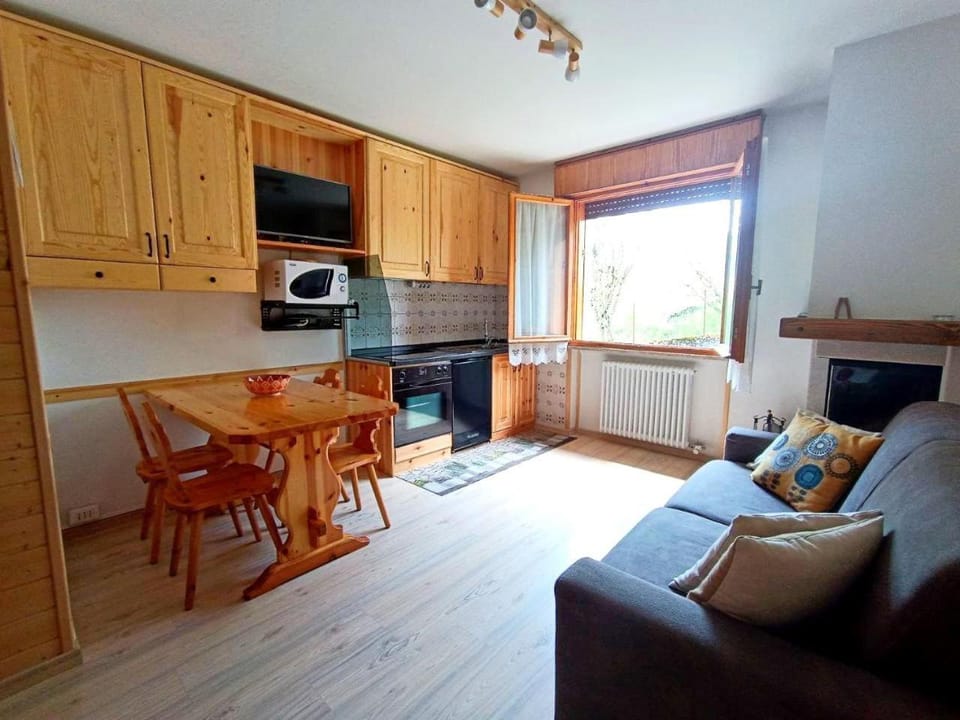 Natural landscape, Kitchen or kitchenette, Living room, Dining area, Inner courtyard view, microwave, minibar, oven, pet friendly, stove