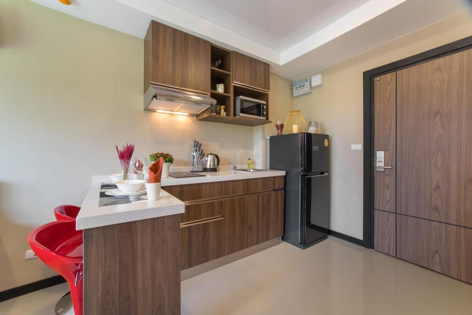 Kitchen or kitchenette, Other, stove