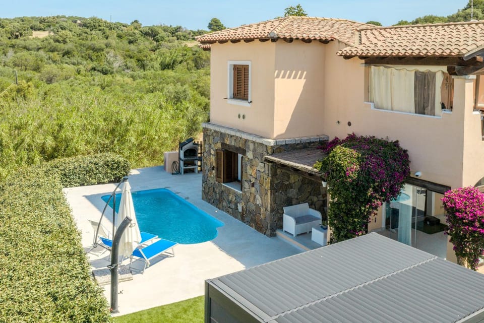 Perseo case vacanze Poggio dei fiori con piscina privata House in Pittulongu