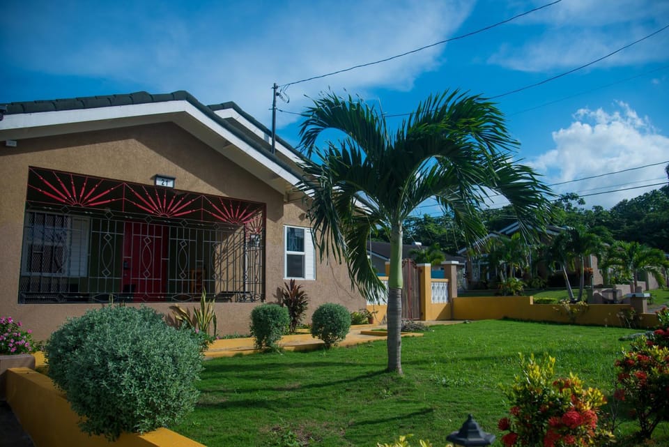 PARADISE VILLa SLEEP 6 PRIVATE POOL Villa in St. Ann Parish