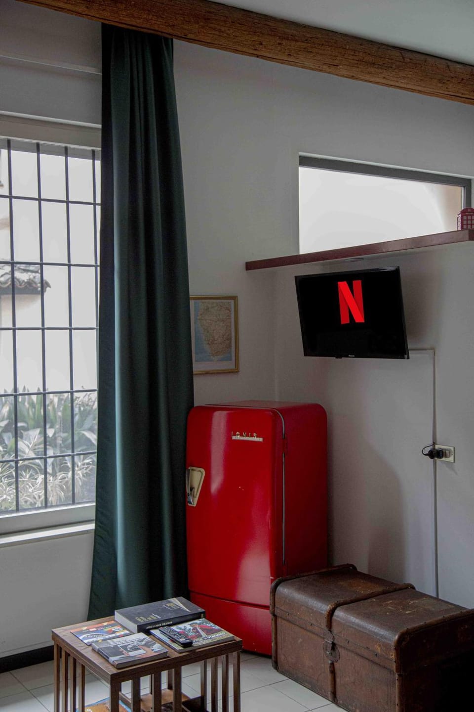 Seating area, locker