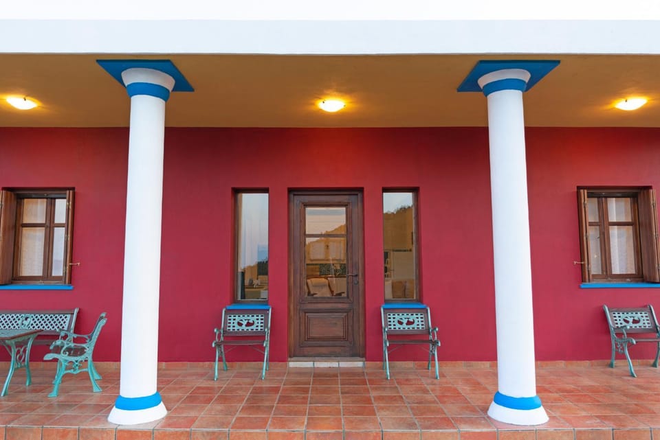Property building, Facade/entrance, Day