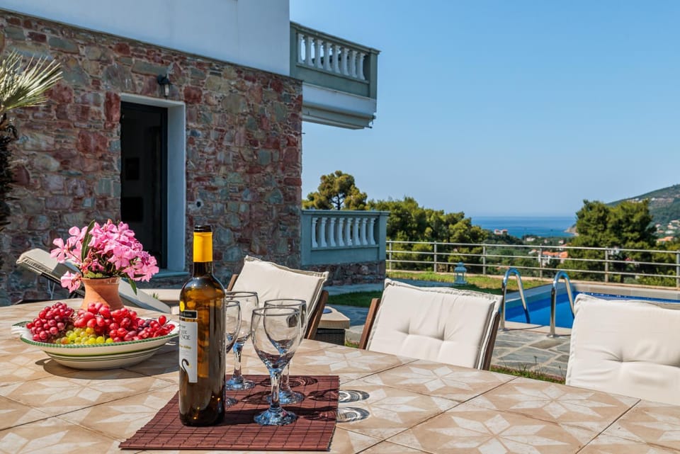 Patio, Natural landscape, Balcony/Terrace, Seating area, Dining area, Mountain view, Pool view, Sea view, Swimming pool, sunbed