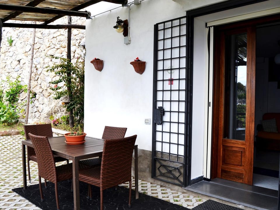 Patio, Facade/entrance