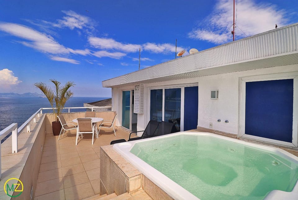 Amazing duplex penthouse with jacuzzi and sea view Apartment in Rio de Janeiro