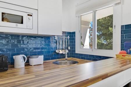 Shiny Studio Carihuela Beach at 500m NO SWIMMING POOL Apartment in Torremolinos
