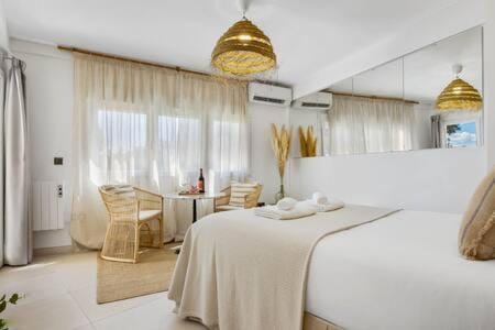 Shiny Studio Carihuela Beach at 500m NO SWIMMING POOL Apartment in Torremolinos