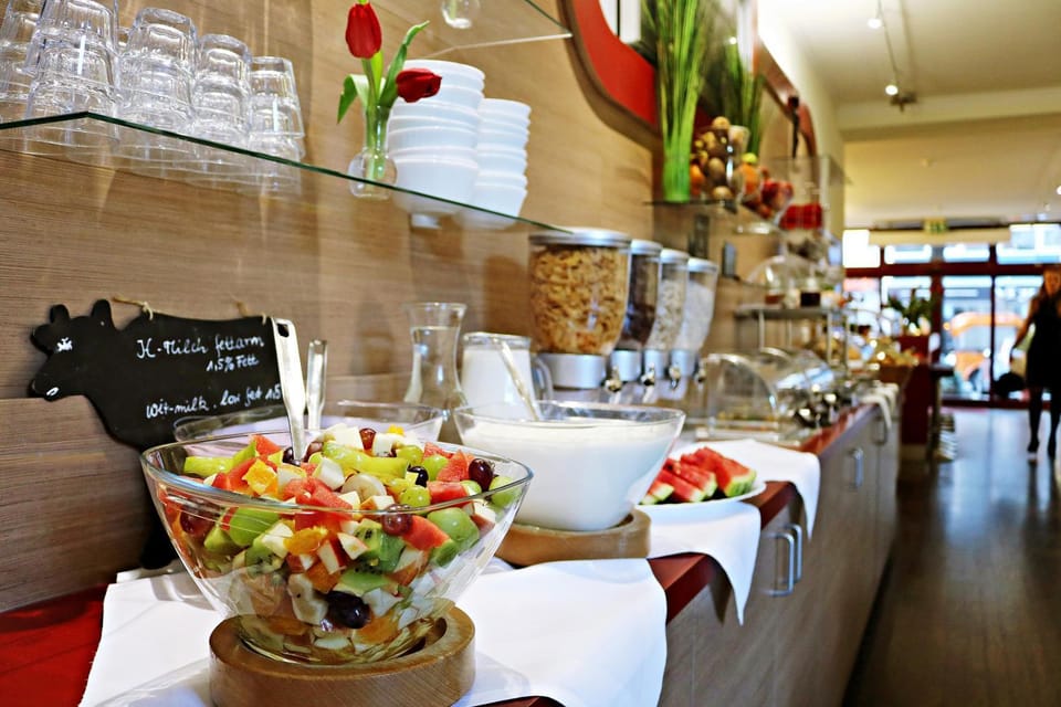 Restaurant/places to eat, Buffet breakfast