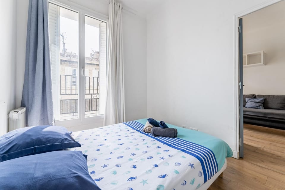 Property building, Bed, Bedroom