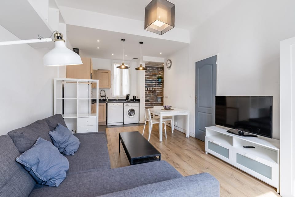 TV and multimedia, Living room, Dining area