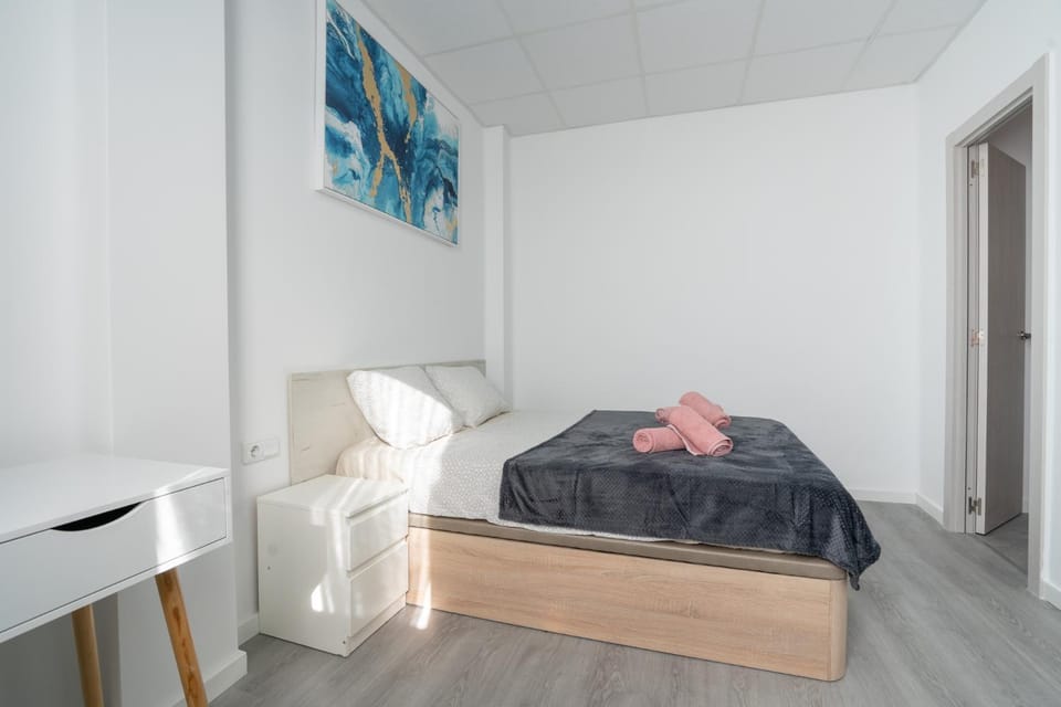 Bed, Photo of the whole room, Bedroom