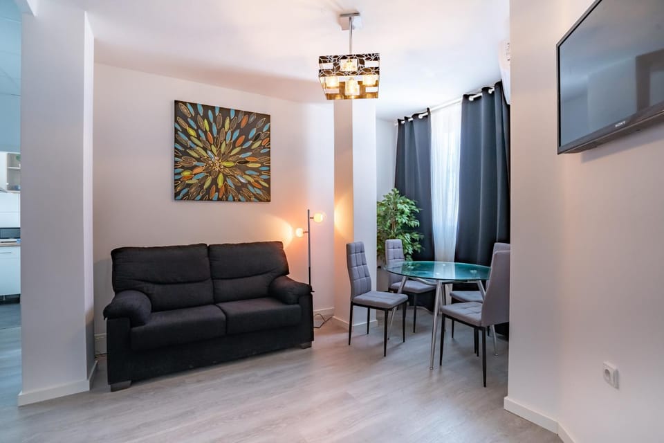 TV and multimedia, Living room, Seating area, Dining area