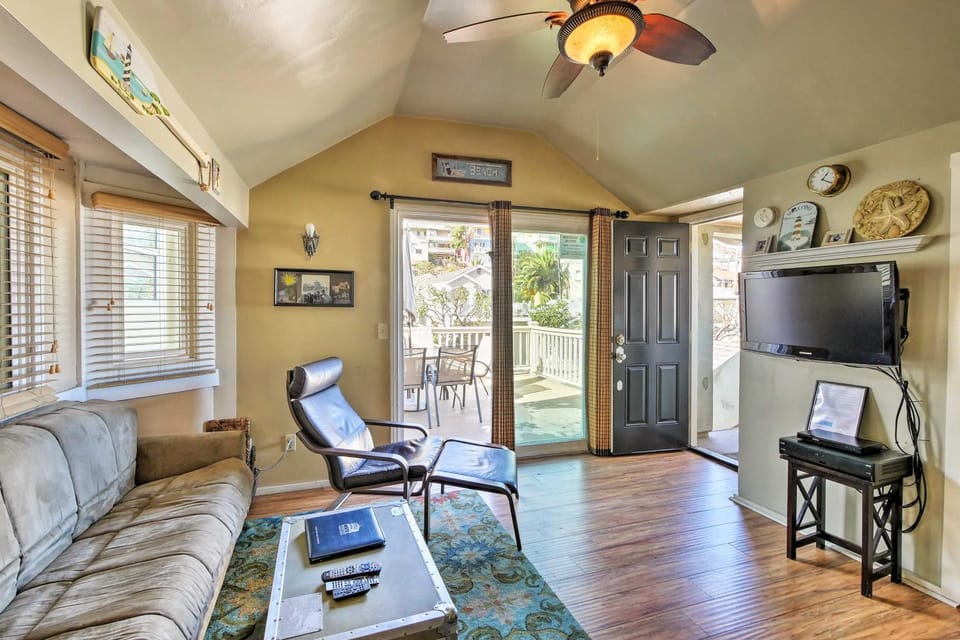 Tropical Island Escape w/ Deck, Walk to Avalon Bay House in Avalon