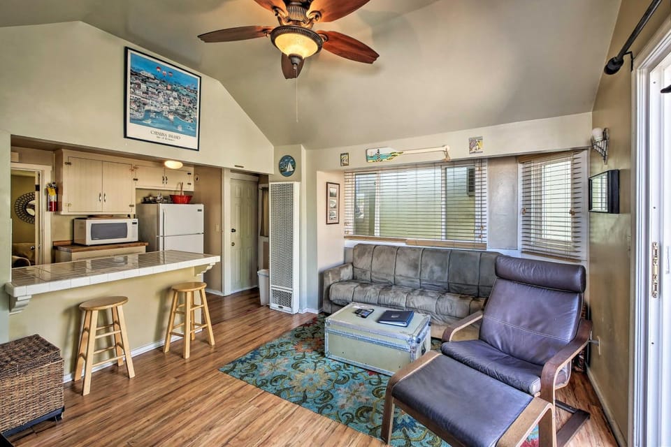 Tropical Island Escape w/ Deck, Walk to Avalon Bay House in Avalon