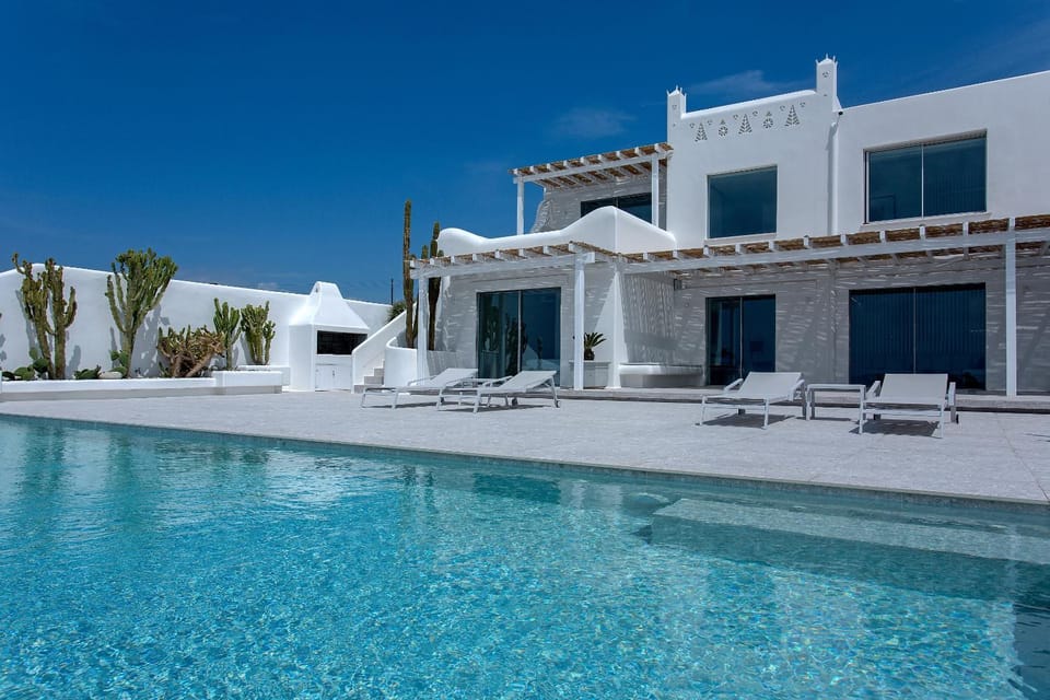 Patio, Day, Pool view, Swimming pool, sunbed