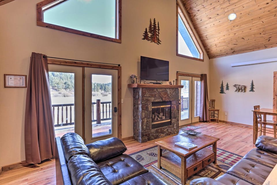 Cabin w/ On-Site Trails - 15 Miles to Mt Rushmore! Cabin in West Pennington