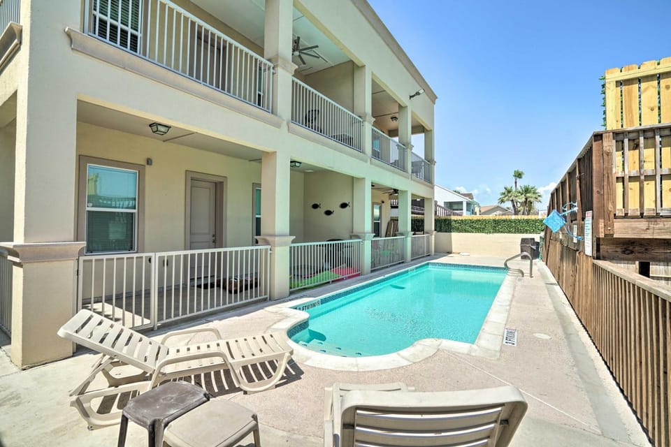 Updated Fiesta Isles Condo w/ Bay Views & Pool! House in South Padre Island