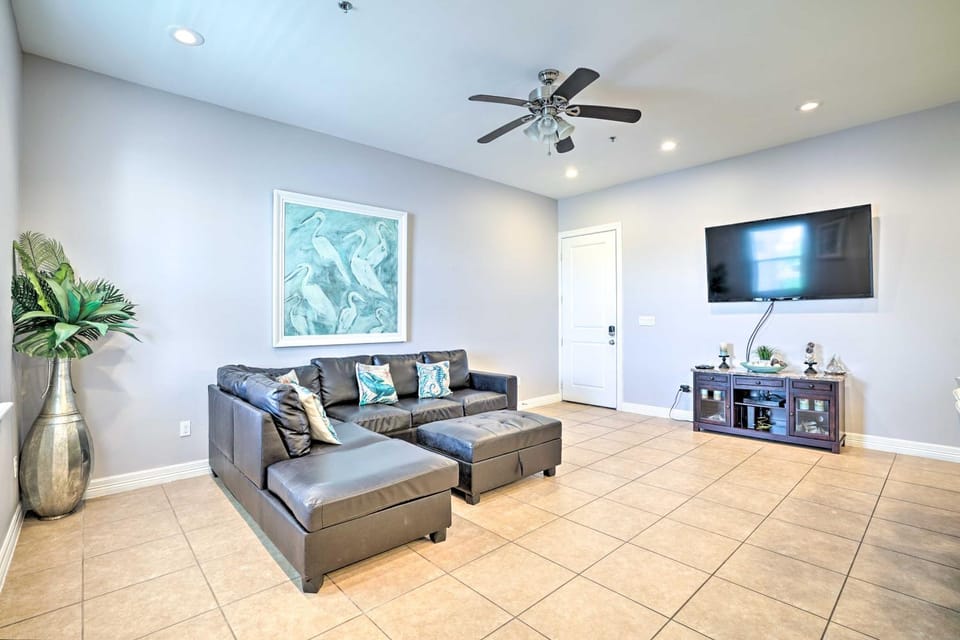 Updated Fiesta Isles Condo w/ Bay Views & Pool! House in South Padre Island