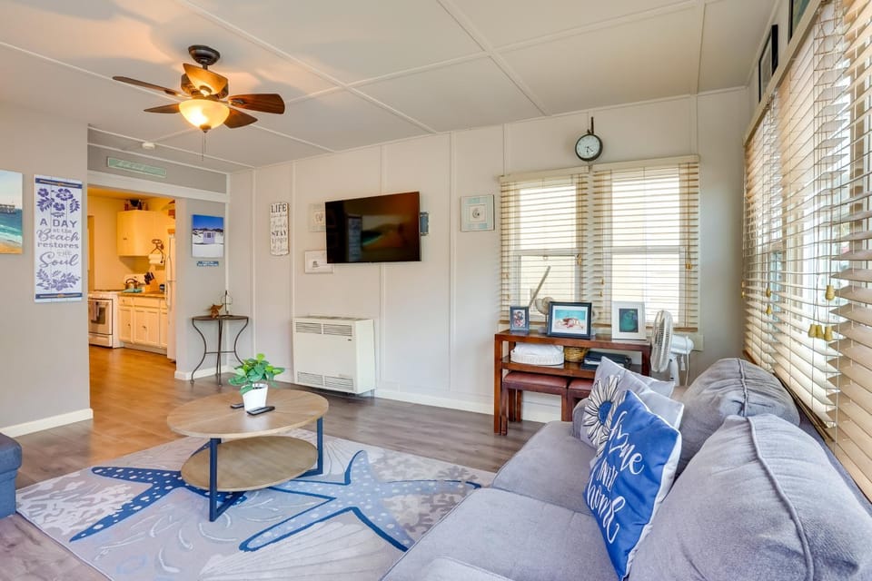 Steps to Beach & Bites: Catalina Island Retreat! House in Avalon