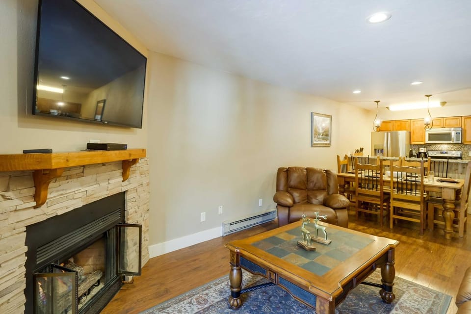 Chic & Cozy Breck Condo: Ski-In/Ski-Out at Peak 8! House in Breckenridge