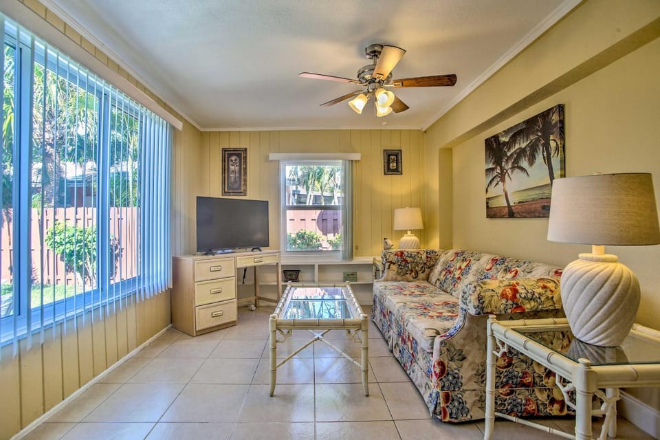 Ideally Located Abode w/ Gazebo in Pompano Beach! Apartment in Pompano Beach